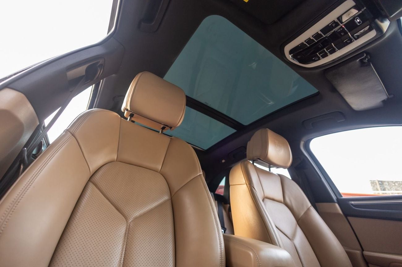 بورش ماكان Porsche Macan 2021 GCC | Warranty