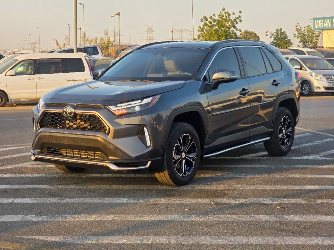 تويوتا راف ٤ 2022 Model Full option 4x4 , Push button and leather seats