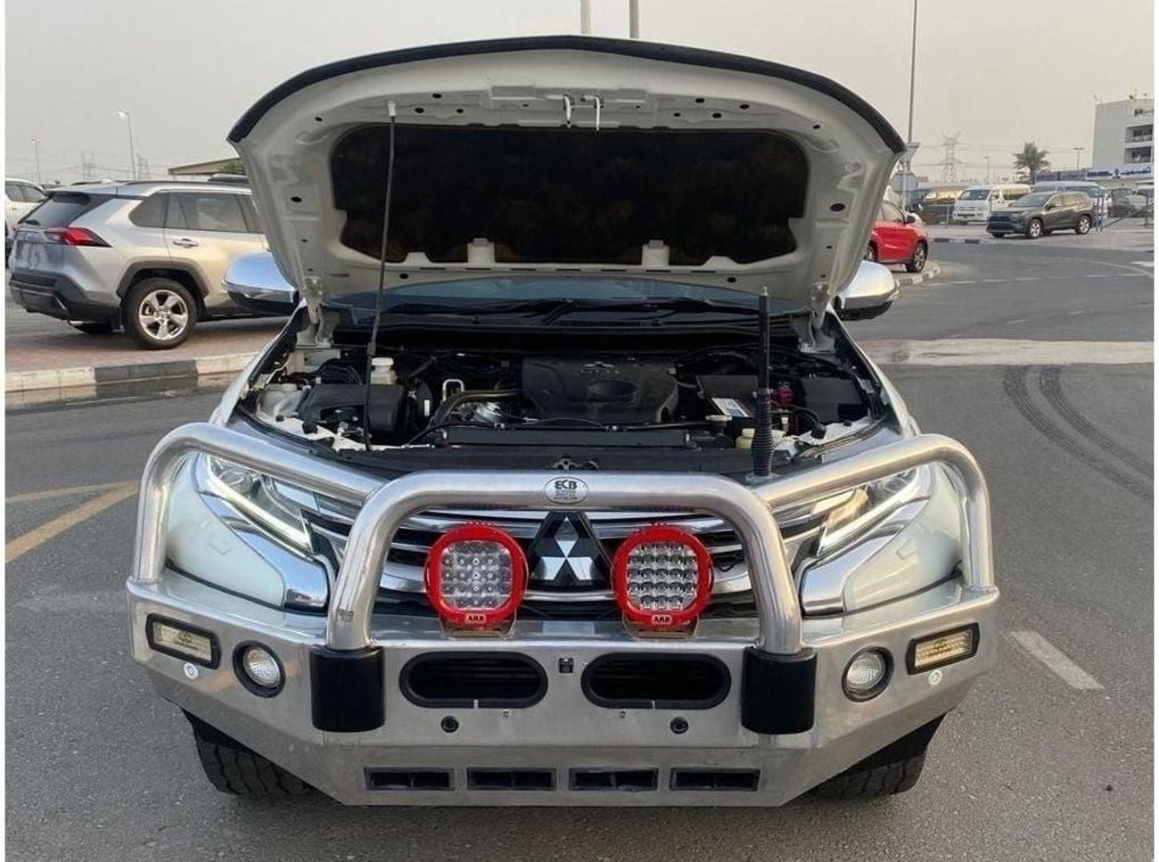 ميتسوبيشي باجيرو Diesel 2.4 Liter Right Hand Drive Automatic 7 Seater Leather seats 4WD