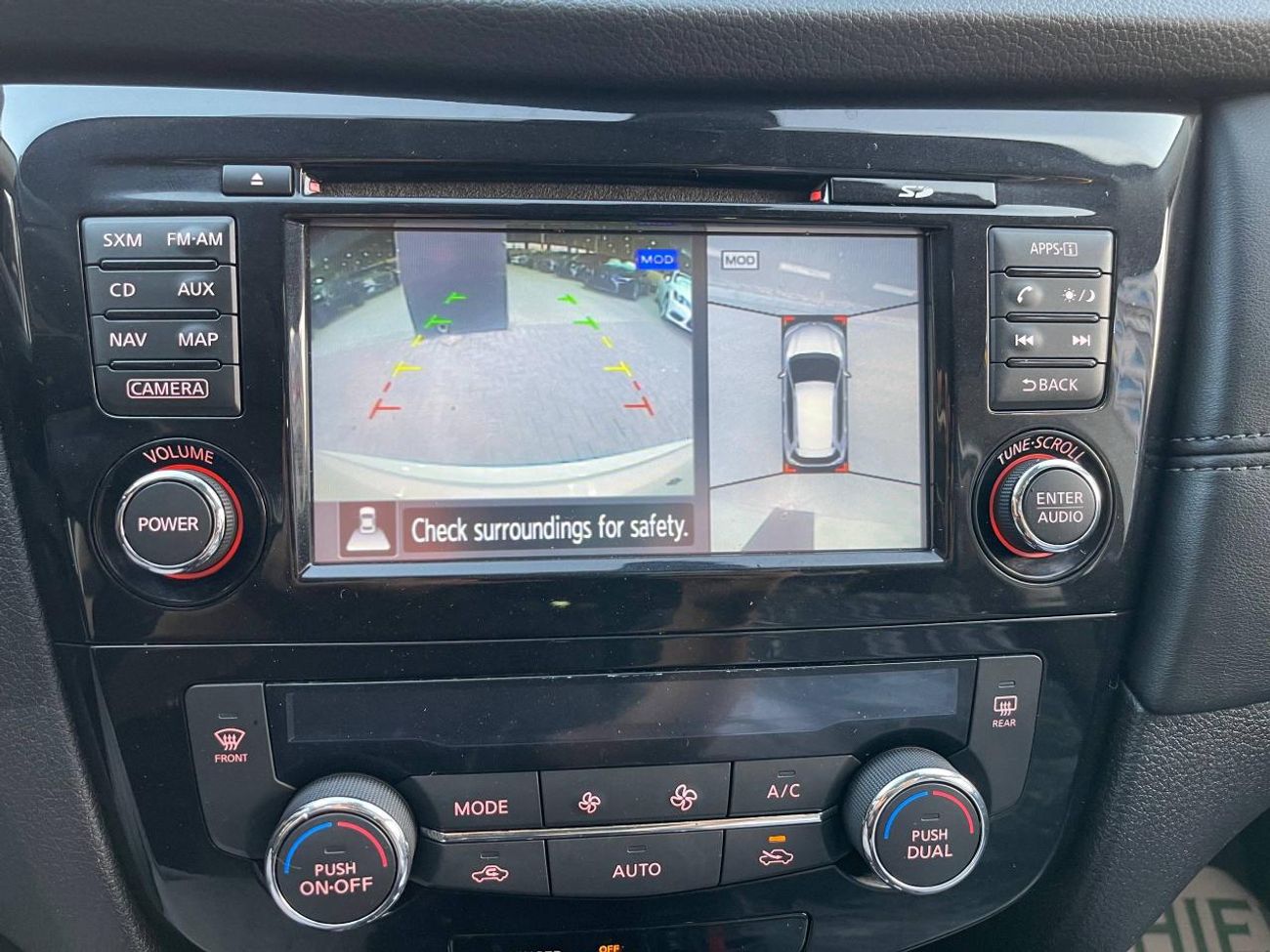 نيسان روج SL / AWD / 2.5 V4 / فتحة سقف بانورامية / كاميرا 360 درجة / رادار / نظام صوت BOSE