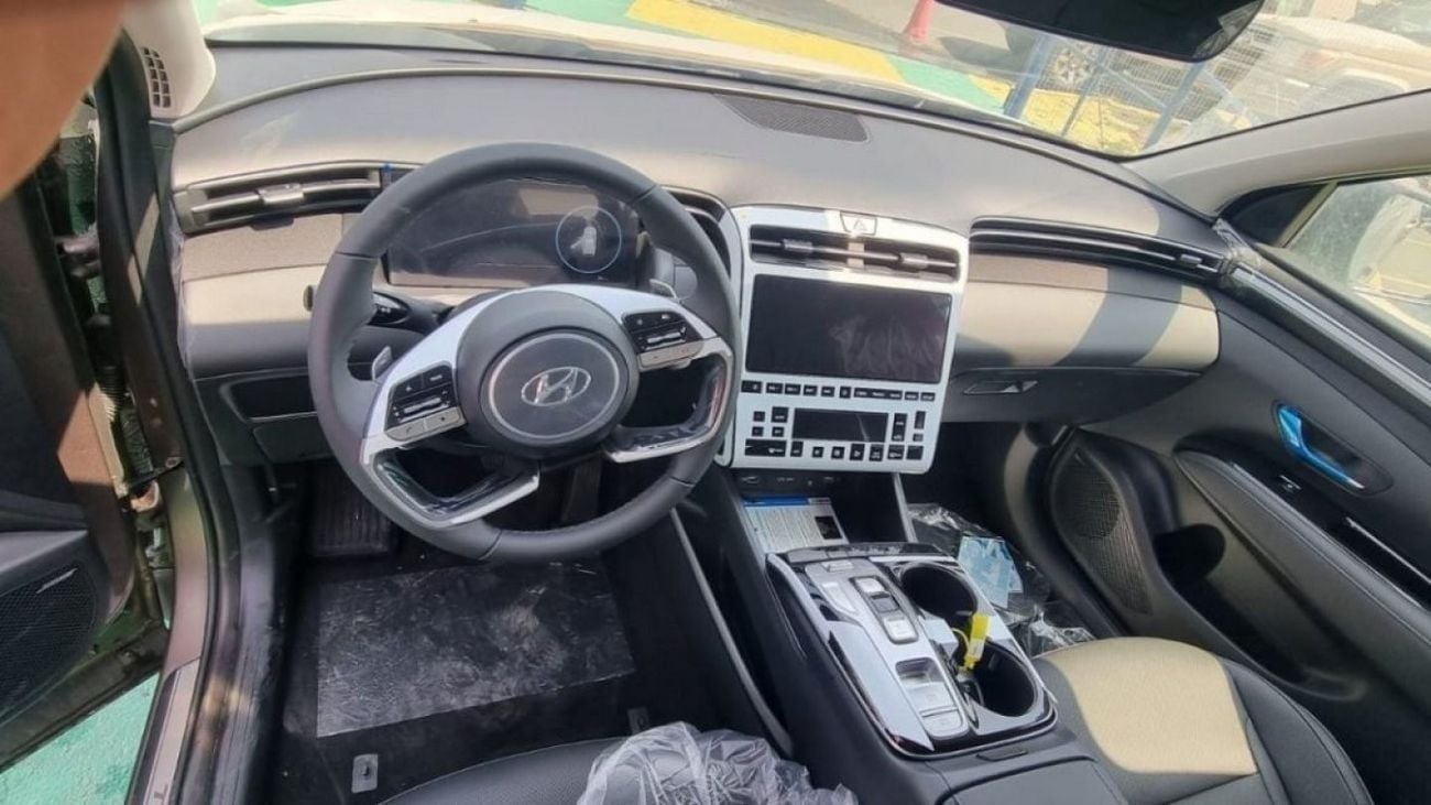 Hyundai Tucson 2022 Hyundai Tucson 1.6L Full Option Leather seat , Big screen , 4 cameras Auto Trunk 4cyl Petrol, A