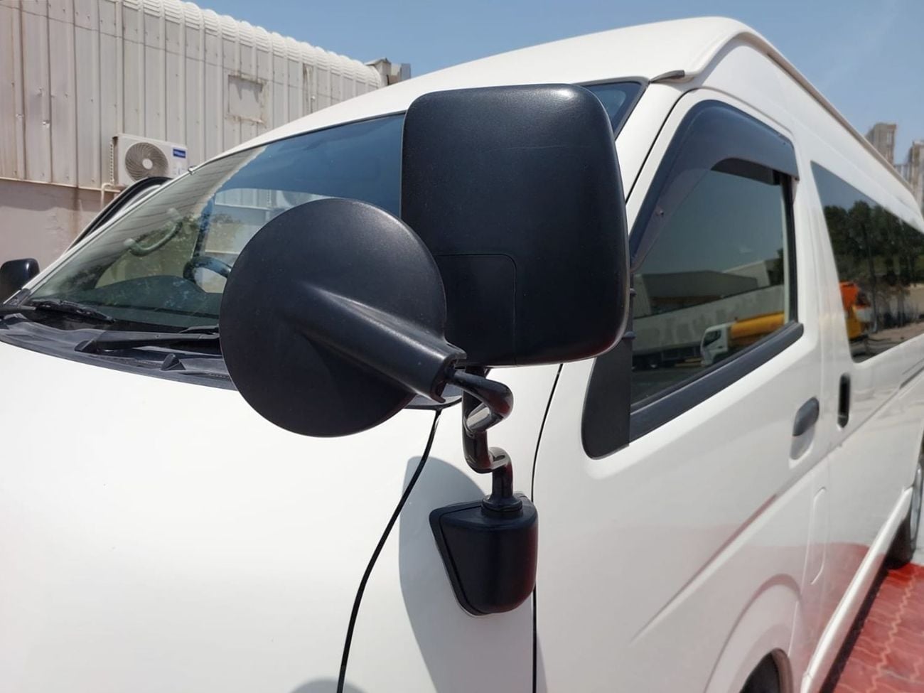 Toyota Hiace TOYOTA HIACE COMMUTER VAN RHD 2016 MODEL 3.0 L DIESEL AUTOMATIC(PM17014)