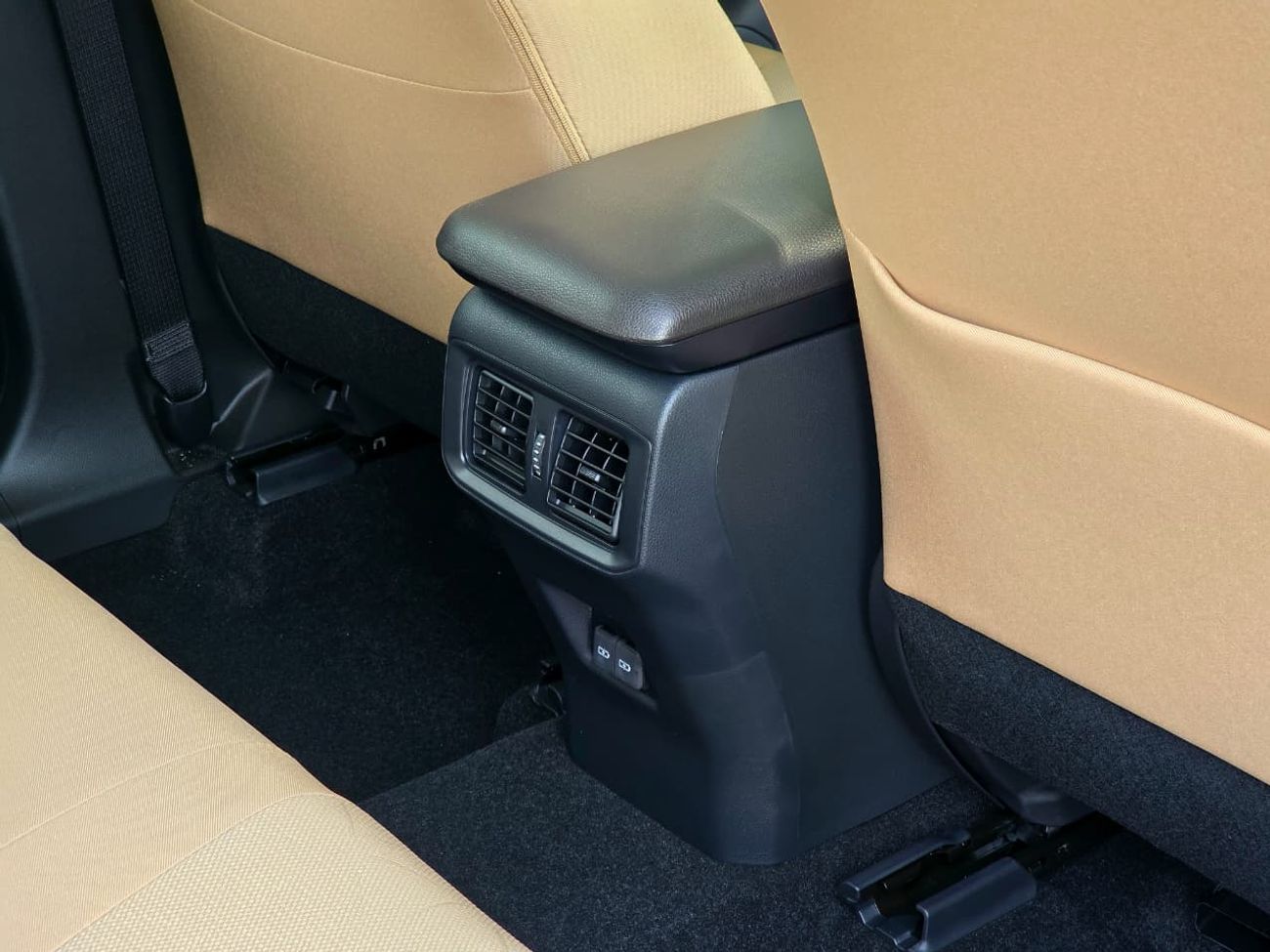 تويوتا راف ٤ TOYOTA RAV4 2.5 HYBRID - XLE - G - MID OPTIONS - 2025 MODEL - WHITE INSIDE BEIGE - OMANI