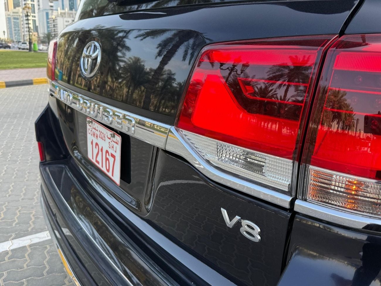 Toyota Land Cruiser 200 Series VX update to Sahara shape