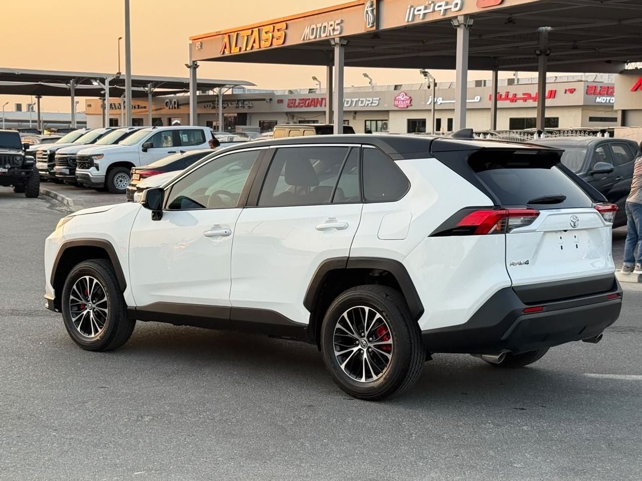 تويوتا راف ٤ Le 2.5L 2025