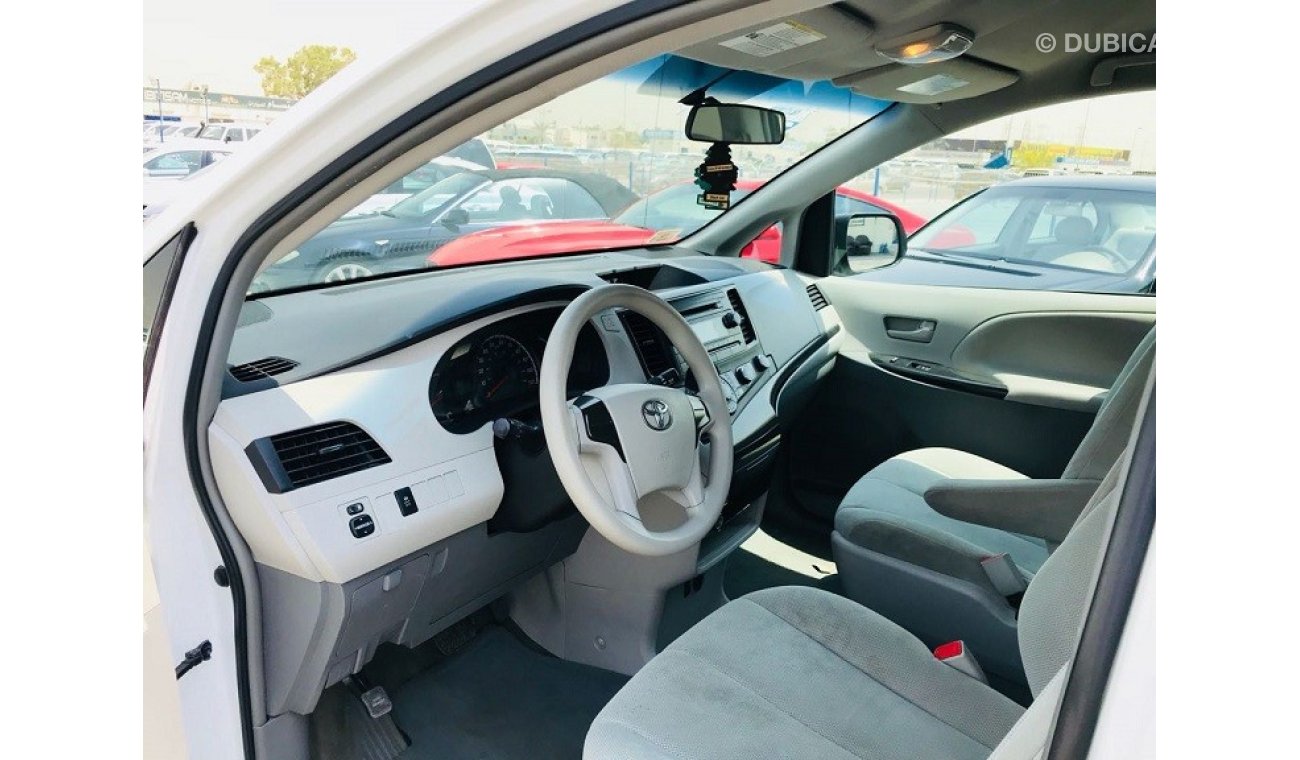 Toyota Sienna TOYOTA SIENNA 2014 LE WHITE