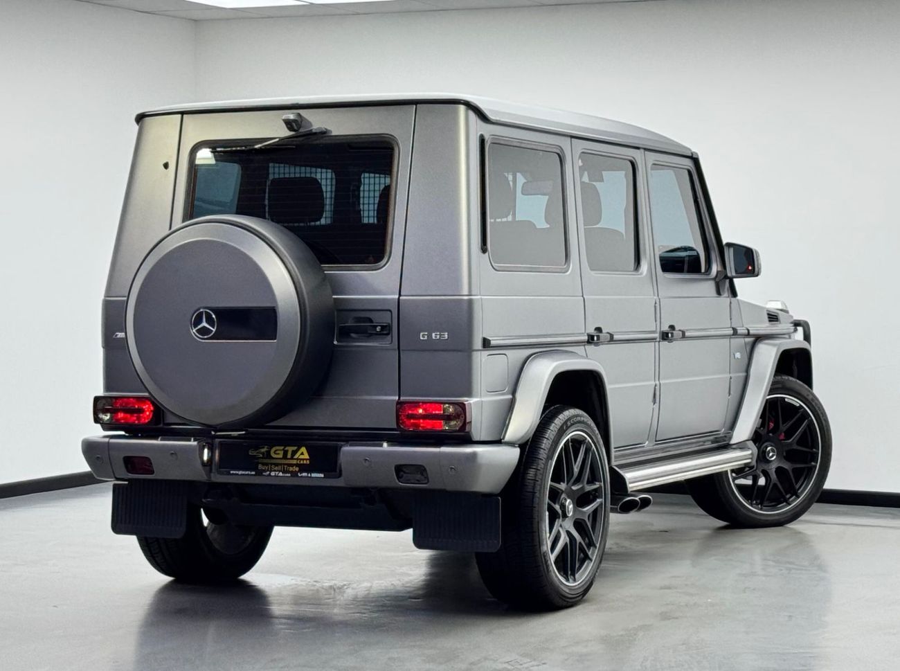 Mercedes-Benz G 500 Std 4.0L (422 HP) 2017 Mercedes-Benz G 500, wrapped in silver matt, Full Service History, GCC