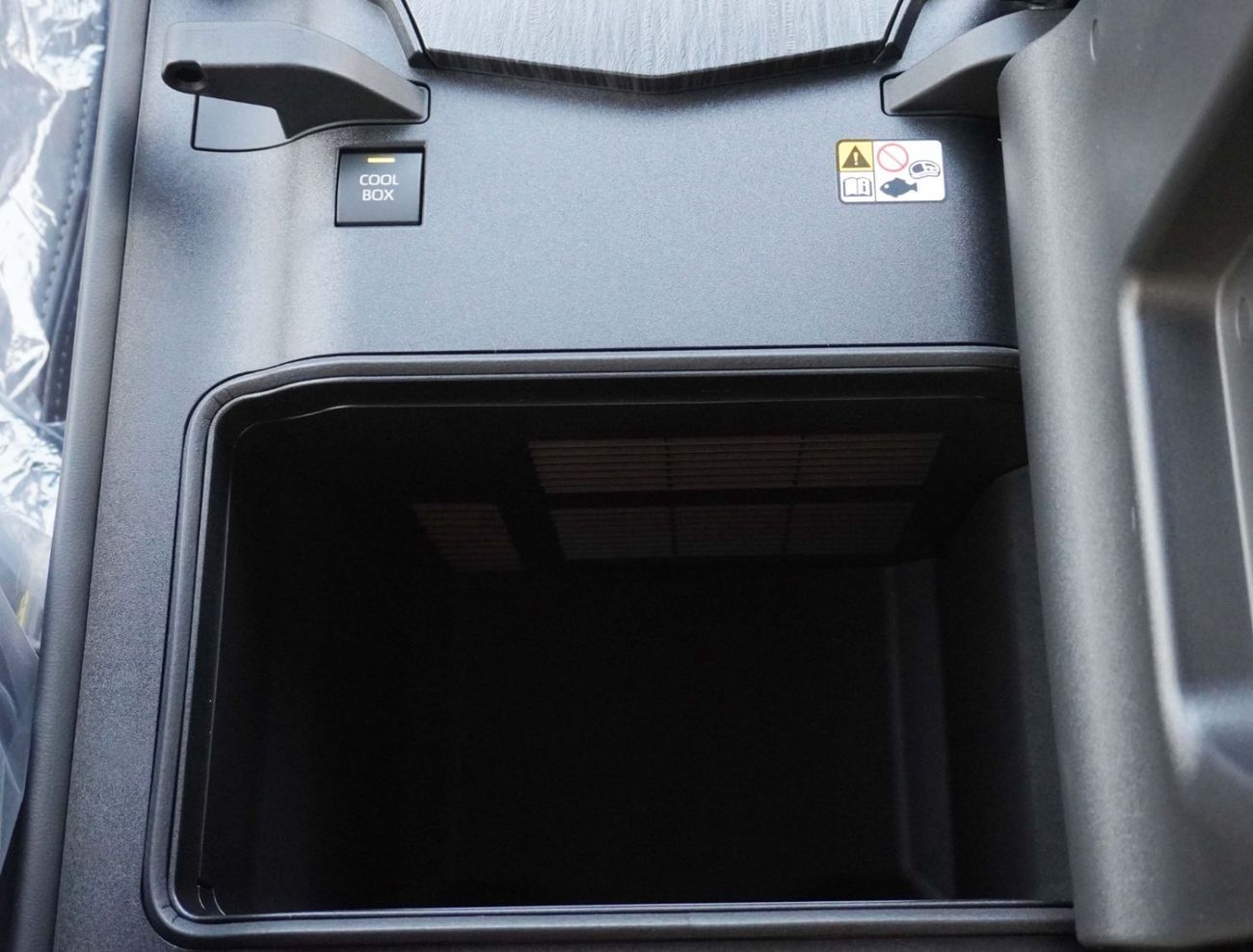 تويوتا لاند كروزر TOYOTA -LAND CRUISER HV VXR 3.5 A/T FULL GCC