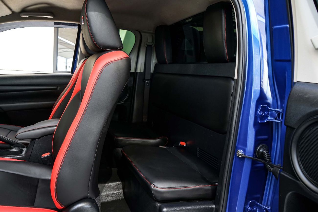 تويوتا هيلوكس The Toyota Hilux Smart Cab is a versatile pickup truck with a Two-wheel drive (4WD) system, a spacio