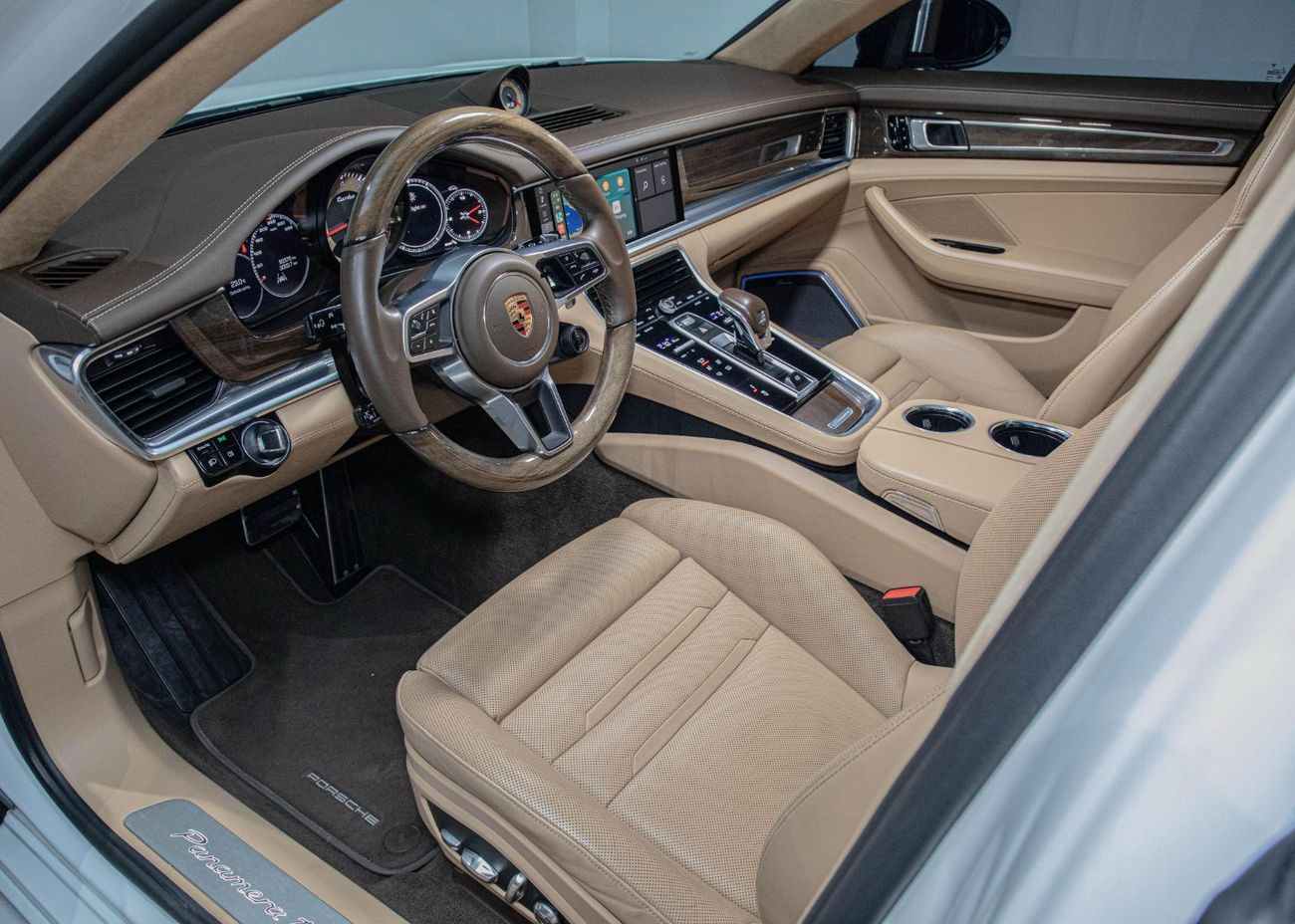 Porsche Panamera Turbo Sport Turismo 4.0L AWD Sport Turismo • 550 BHP • Warranty + Service Contract Available • GCC