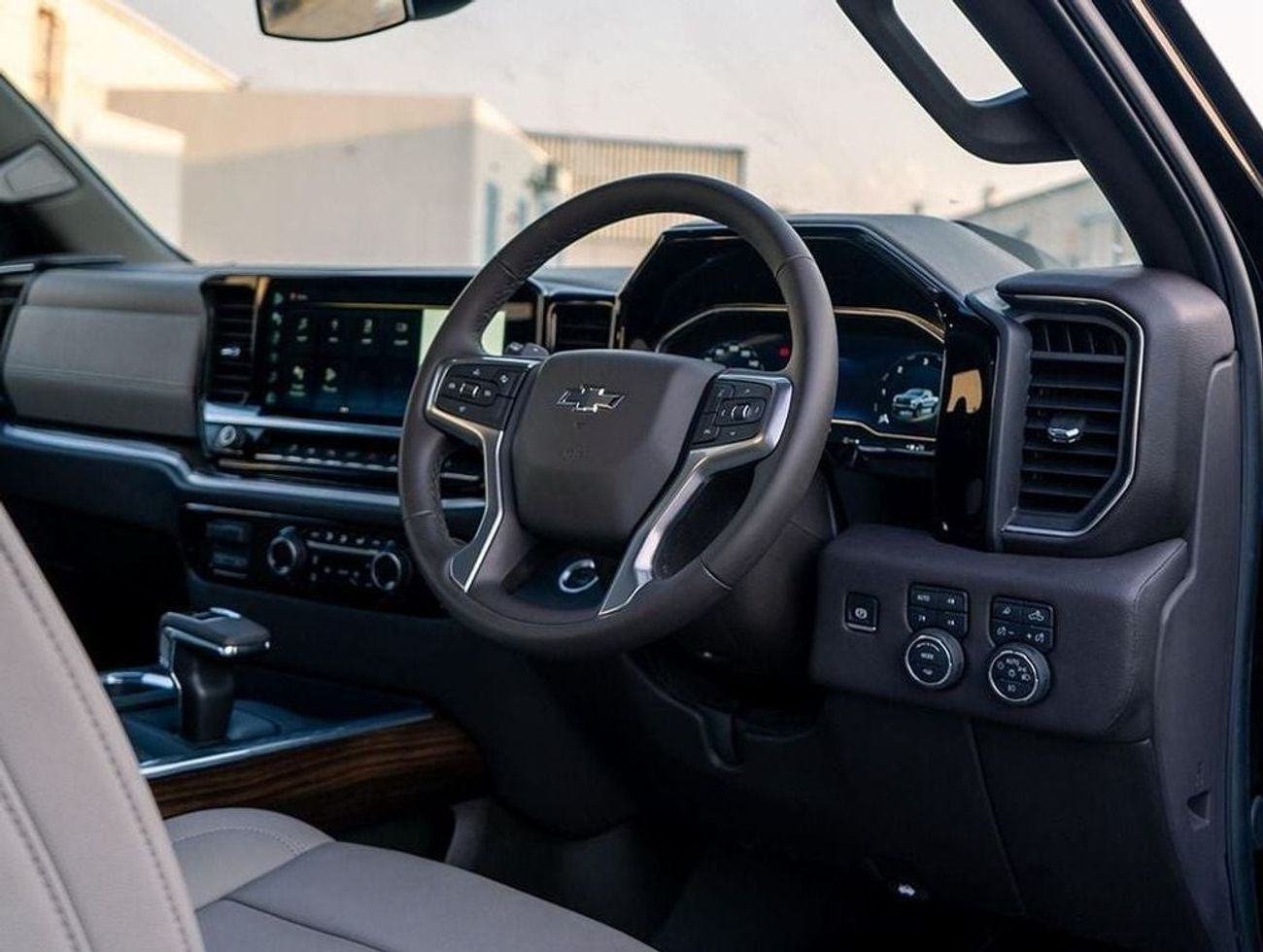 شيفروليه سيلفارادو Z71 Off Road in Right Hand Drive