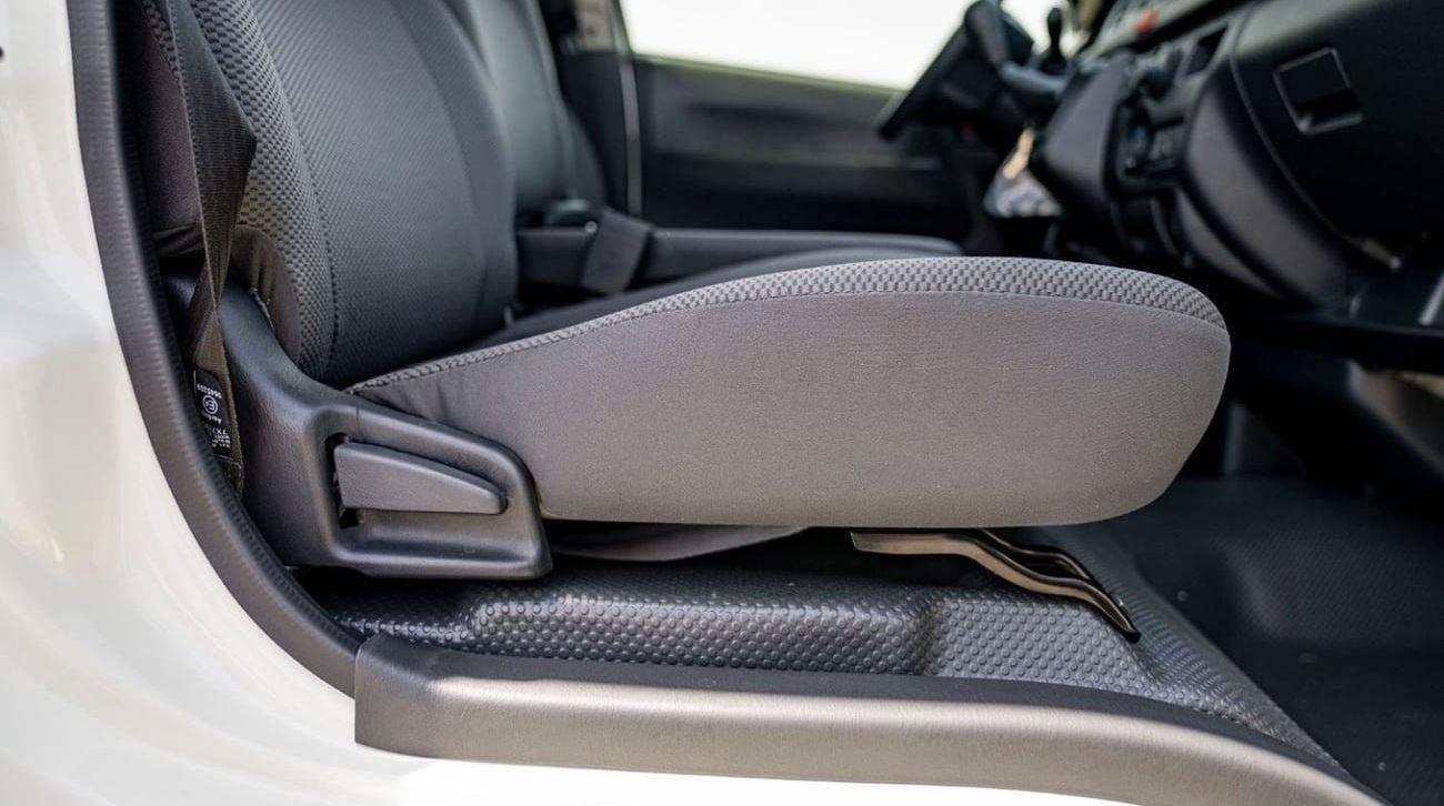 Toyota Hiace TOYOTA HIACE STD 2.5D MT 15 SEATER MY2024 – WHITE