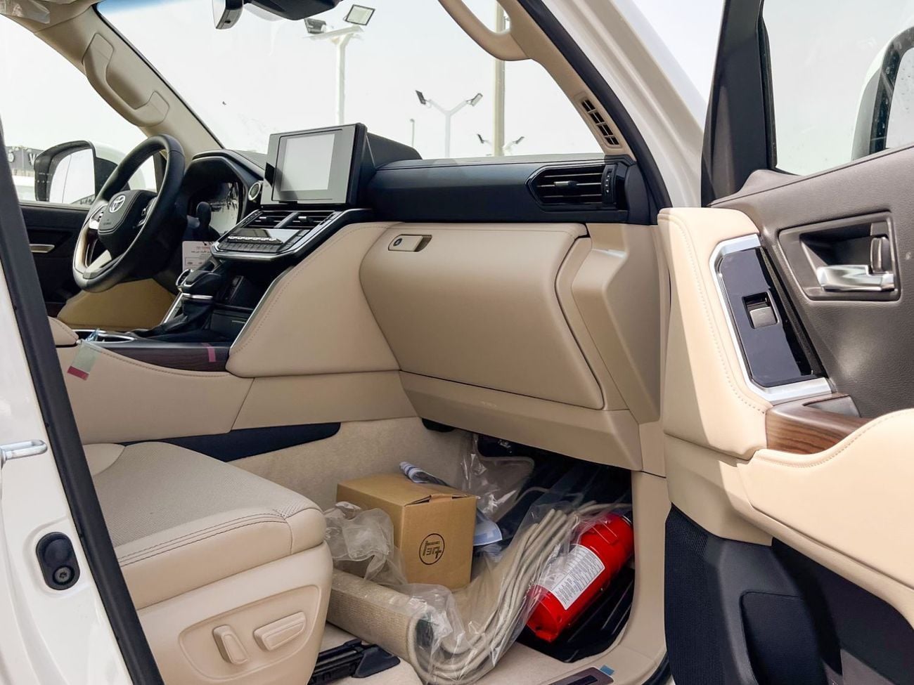 تويوتا لاند كروزر GXR EXPORT ONLY - 2026 LC300 GXR 4.0L (GCC Specification)