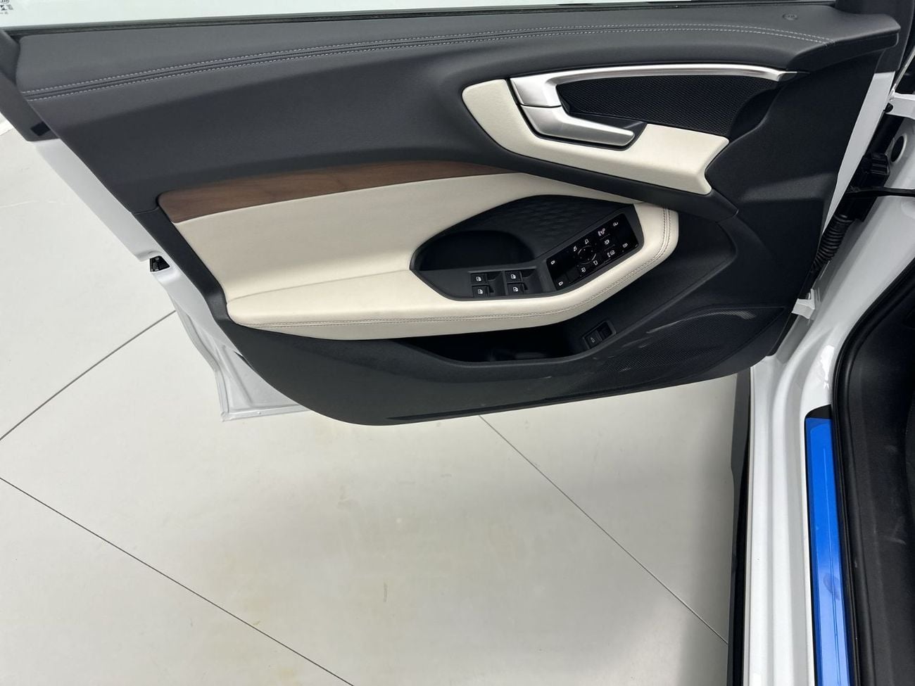 أودي A5 A5 Sedan TFSI 204hp (Ref# 24242)