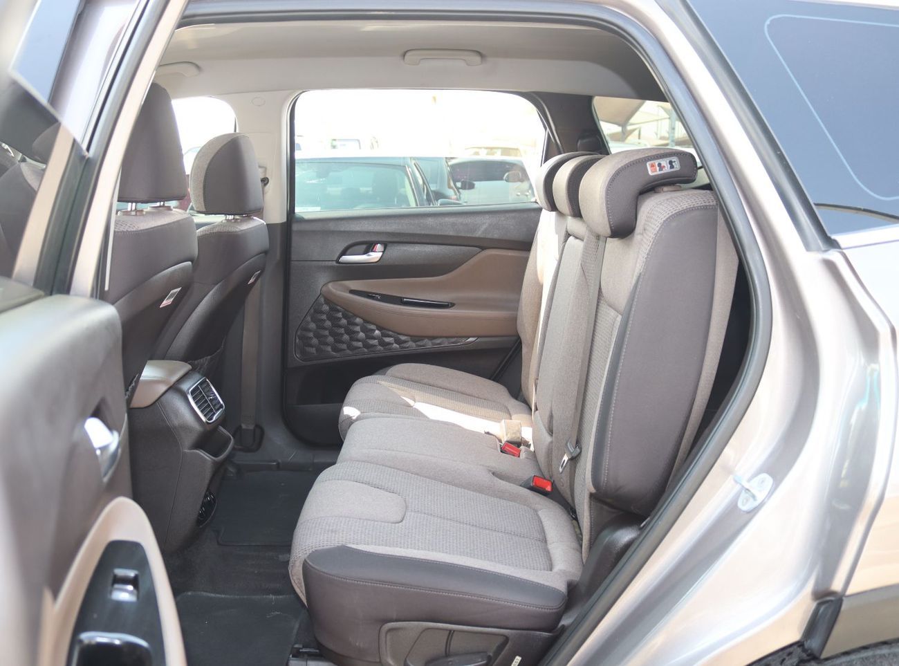 Hyundai Santa Fe GL 2.4L Hyundai Santa Fe 2019 - GCC - Accident-free - 2.4L  - 7 seats - Excellent condition