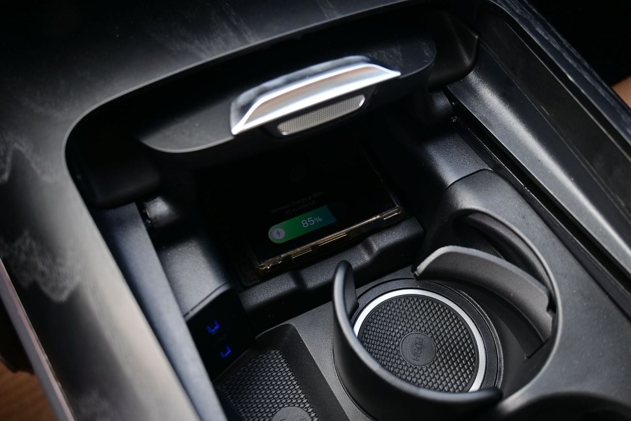 Mercedes-Benz E200 Mercedes-Benz E200 2.0L Turbo + Mild Hybrid Color Black Model2026