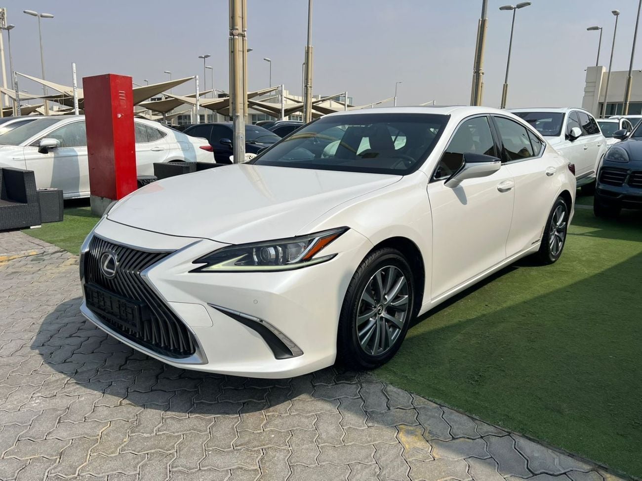 Lexus ES300h PLATINUM LEXUS ES300h 2019 Hybrid 2.5L (214 HP)