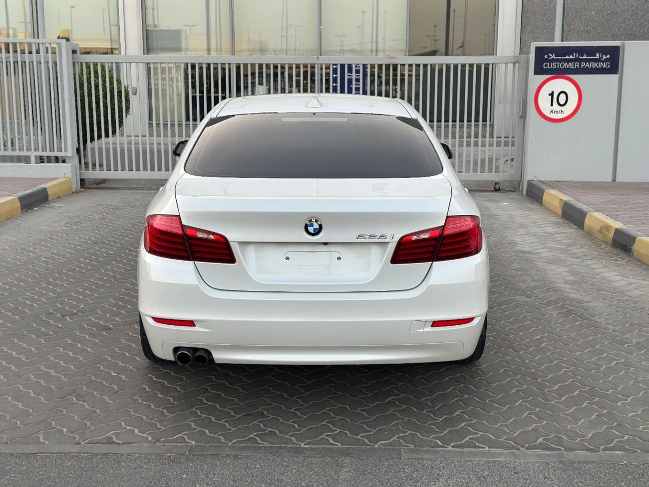 BMW 528i Exclusive 2.0L