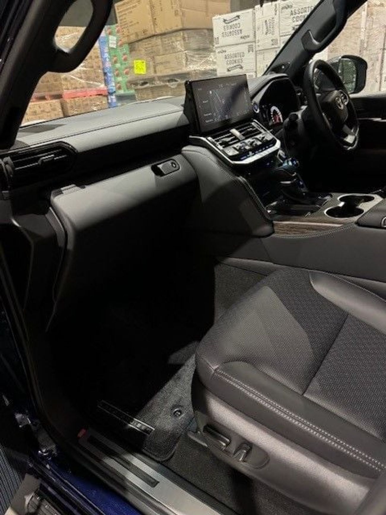 تويوتا لاند كروزر SAHARA DIESEL AUTO 15KM NEW FULL OPTIONS RIGHT-HAND-DRIVE