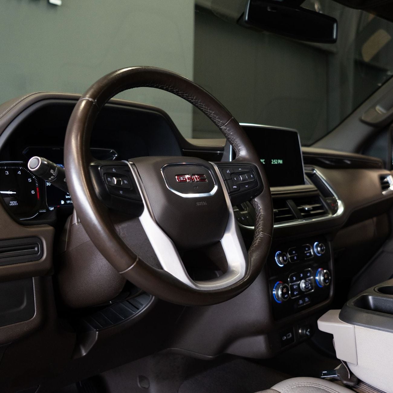 جي أم سي يوكون SLE 5.3L RWD (9 Seater) AED 2,394 P.M • 0% Downpayment • GMC Yukon SLE  • 1 Year Warranty