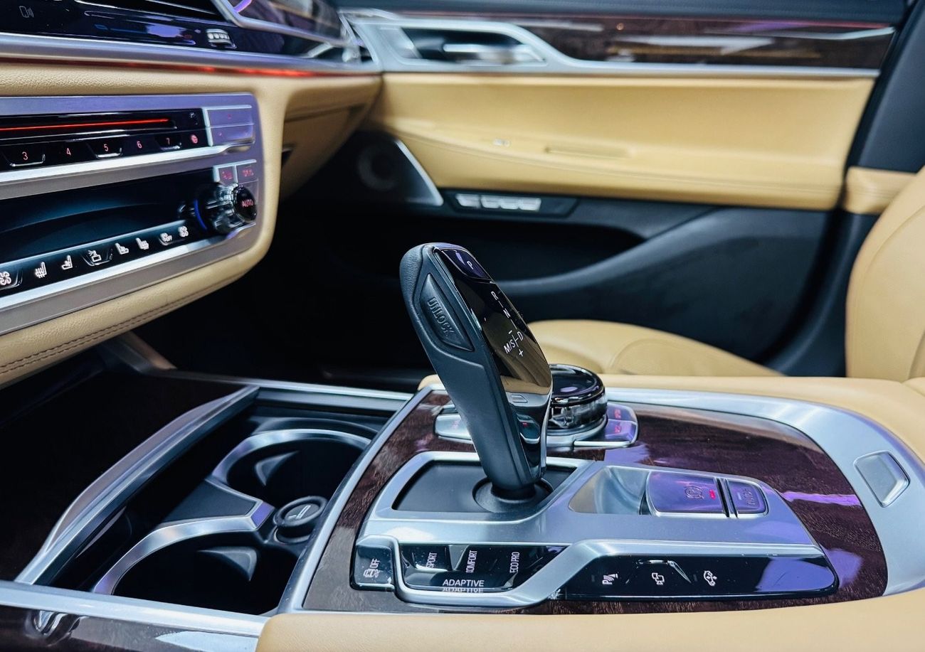 بي أم دبليو 750Li Luxury 4.4L (523 HP)