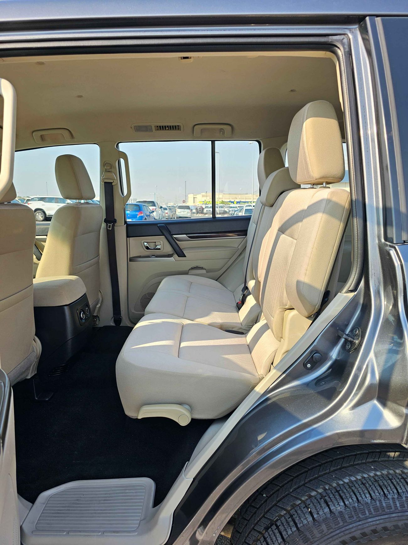 ميتسوبيشي باجيرو GLS 3.5/ 4WD/ DVD CAMERA/ LOW MILEAGE/ 861 MONTHLY /LOT#701811