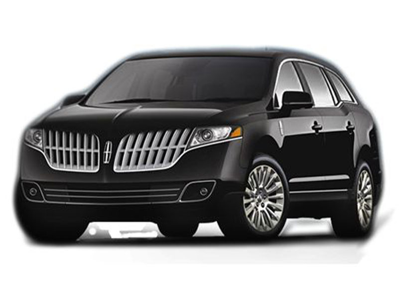 Lincoln MKT cover - Front Left Angled