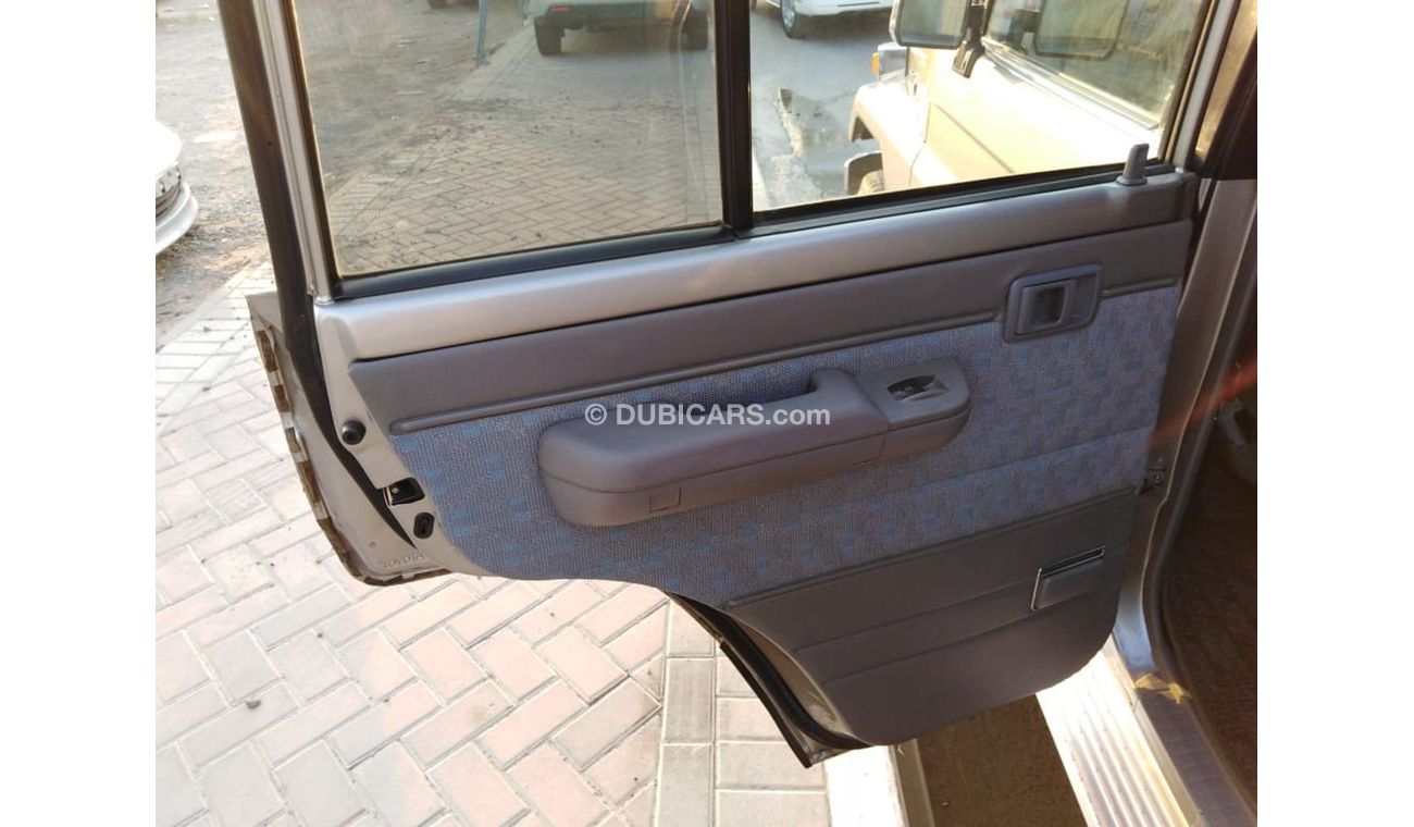 تويوتا لاند كروزر Toyota land cruiser lx 2002 Right hand drive 4wd (Export only)
