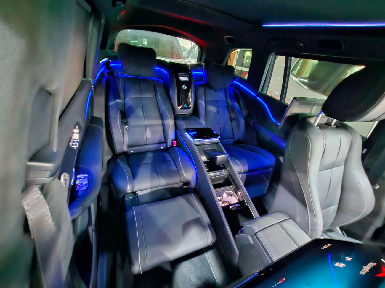 Mercedes Maybach GLS600 Maybach Ultra Luxurious , 4MATIC, V8 4.0L, New 0Km, With 3 Years or 100,000 Km WARRANTY