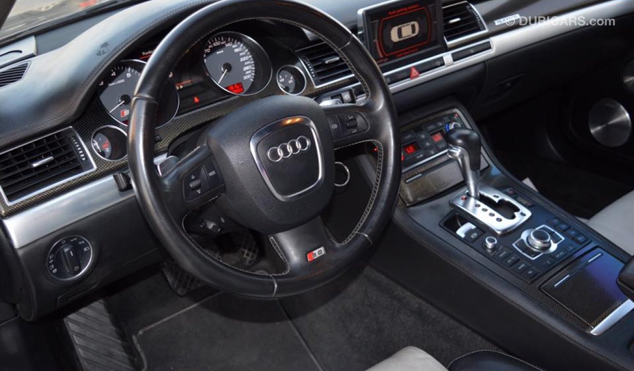 Audi S8 V10
