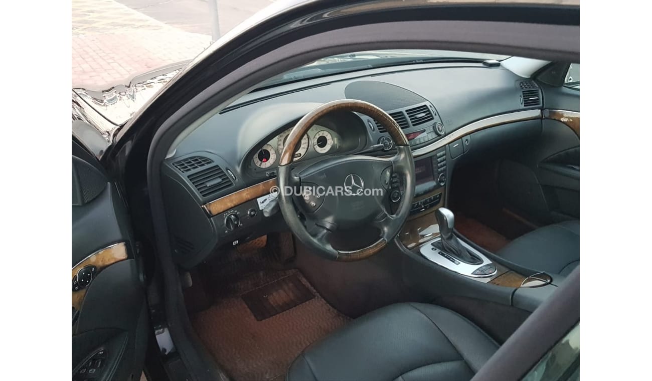 مرسيدس بنز E 500 موديل 2005وارد اليابان السياره حاله ممتازه جدا فل اوبشن فتحه وجلد وتحكم كهربي كامل ومتبت سرعه ونفيجش