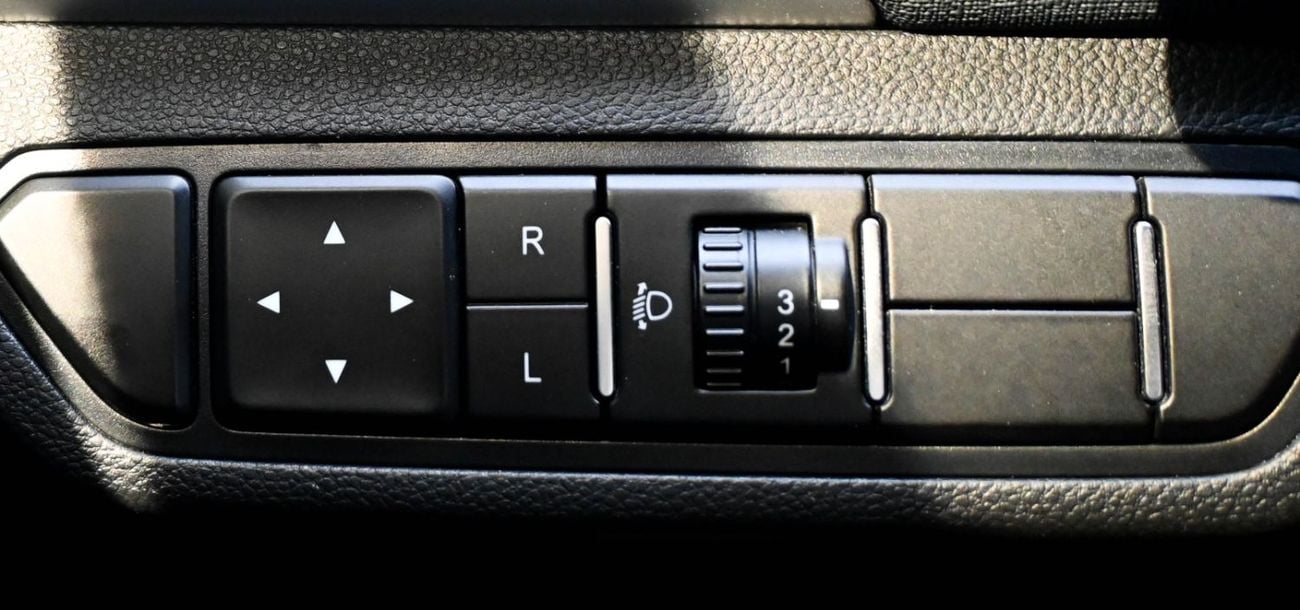 Chevrolet Captiva LT 1.5L (150 HP) (7 Seater) Chevrolet Captiva | 1.5 L 2023 | Original Paint GCC Accident-Free In Exc