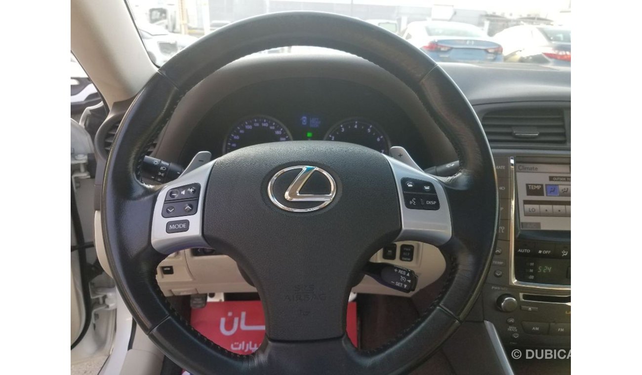 Lexus IS300 Lexus IS 300 GCC 2011 GCC without accident without dye in agency condition