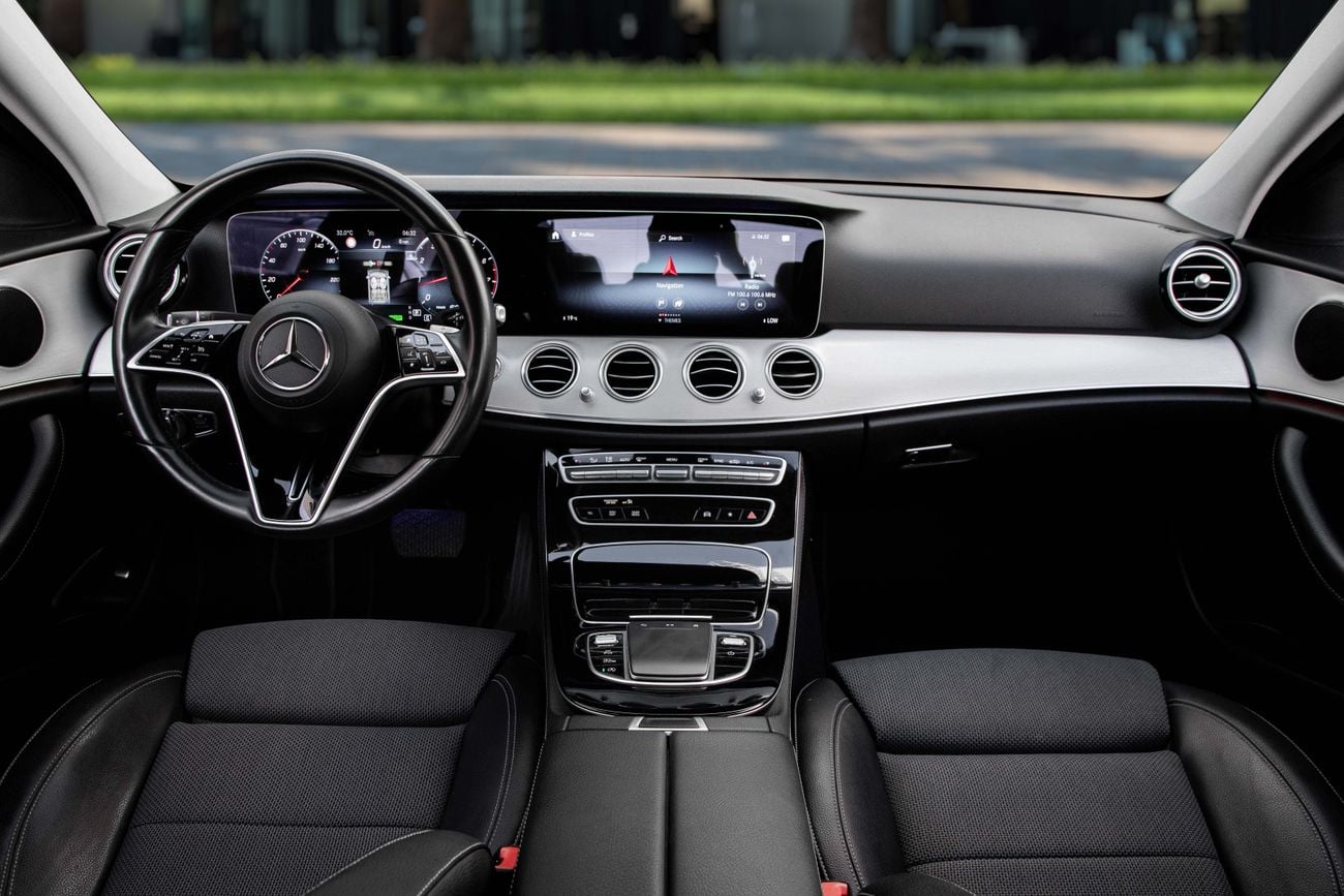 مرسيدس بنز E300 E300 | 2,350 P.M | 0% Downpayment | Under Warranty | Pristine!