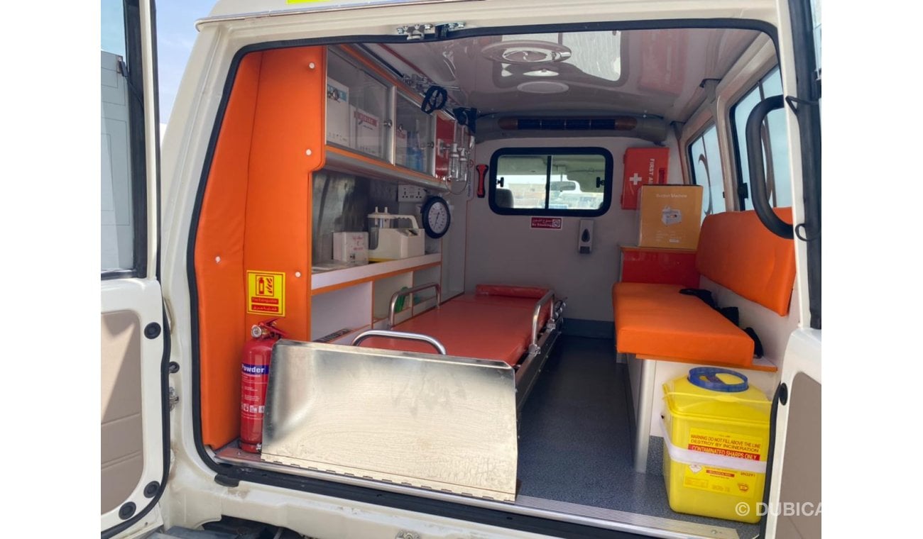 تويوتا لاند كروزر هارد توب HZJ78 4x4 Ambulance