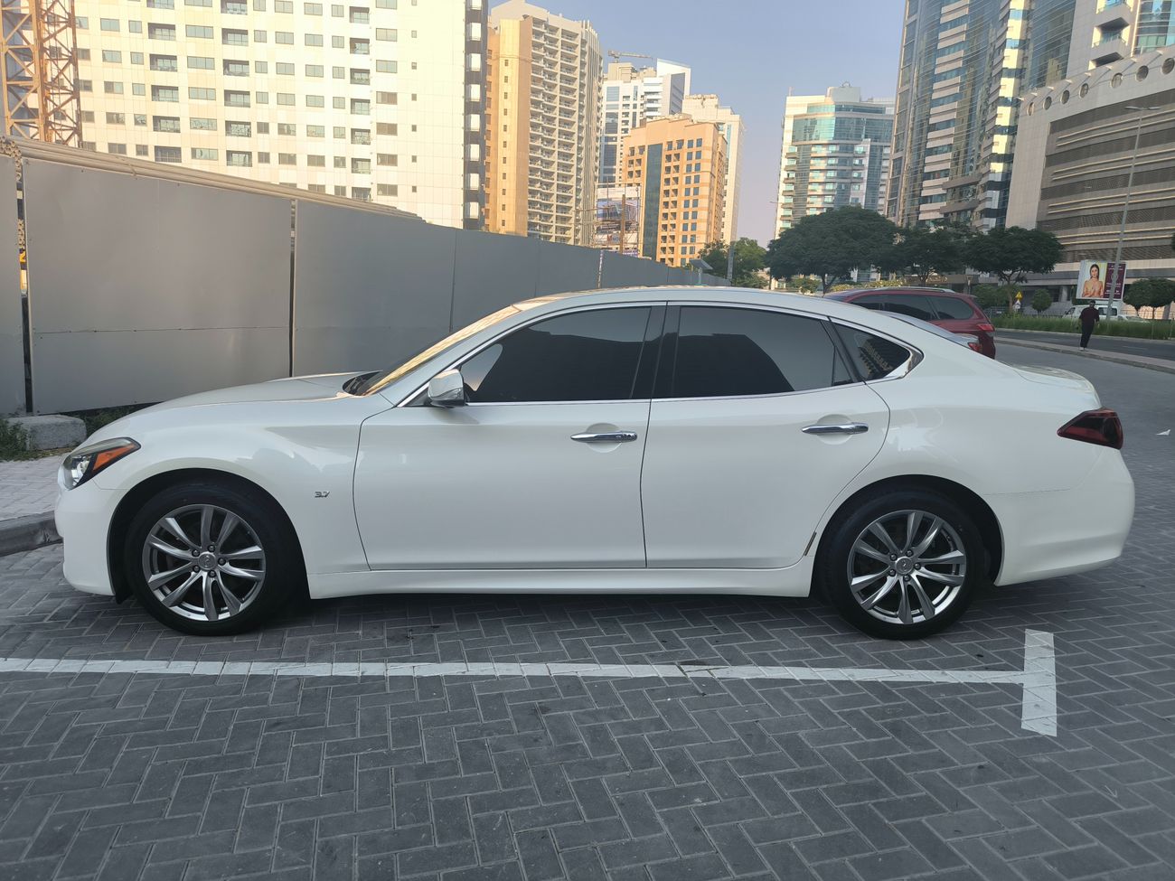 إنفينيتي Q70 Luxury 3.7L