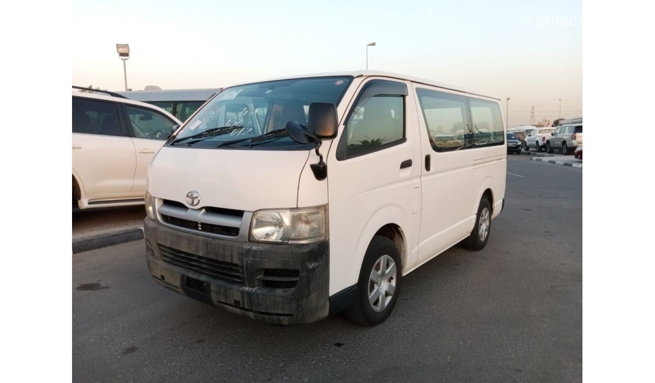 تويوتا هاياس TOYOTA HIACE VAN RIGHT HAND DRIVE (PM 889)