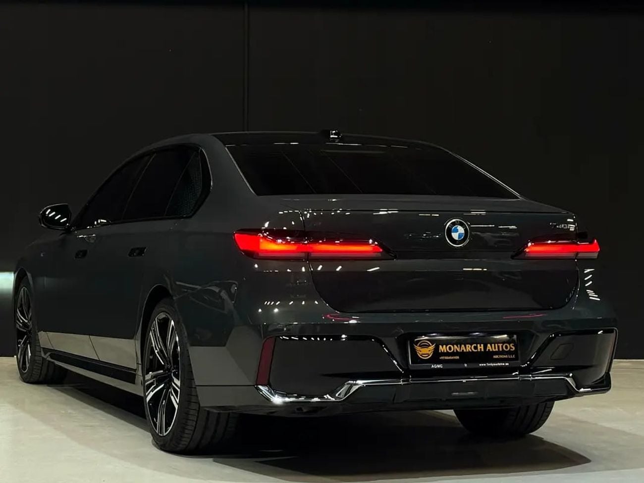 بي أم دبليو 740i 740i MSPORT | GCC SPEC | WARRANTY