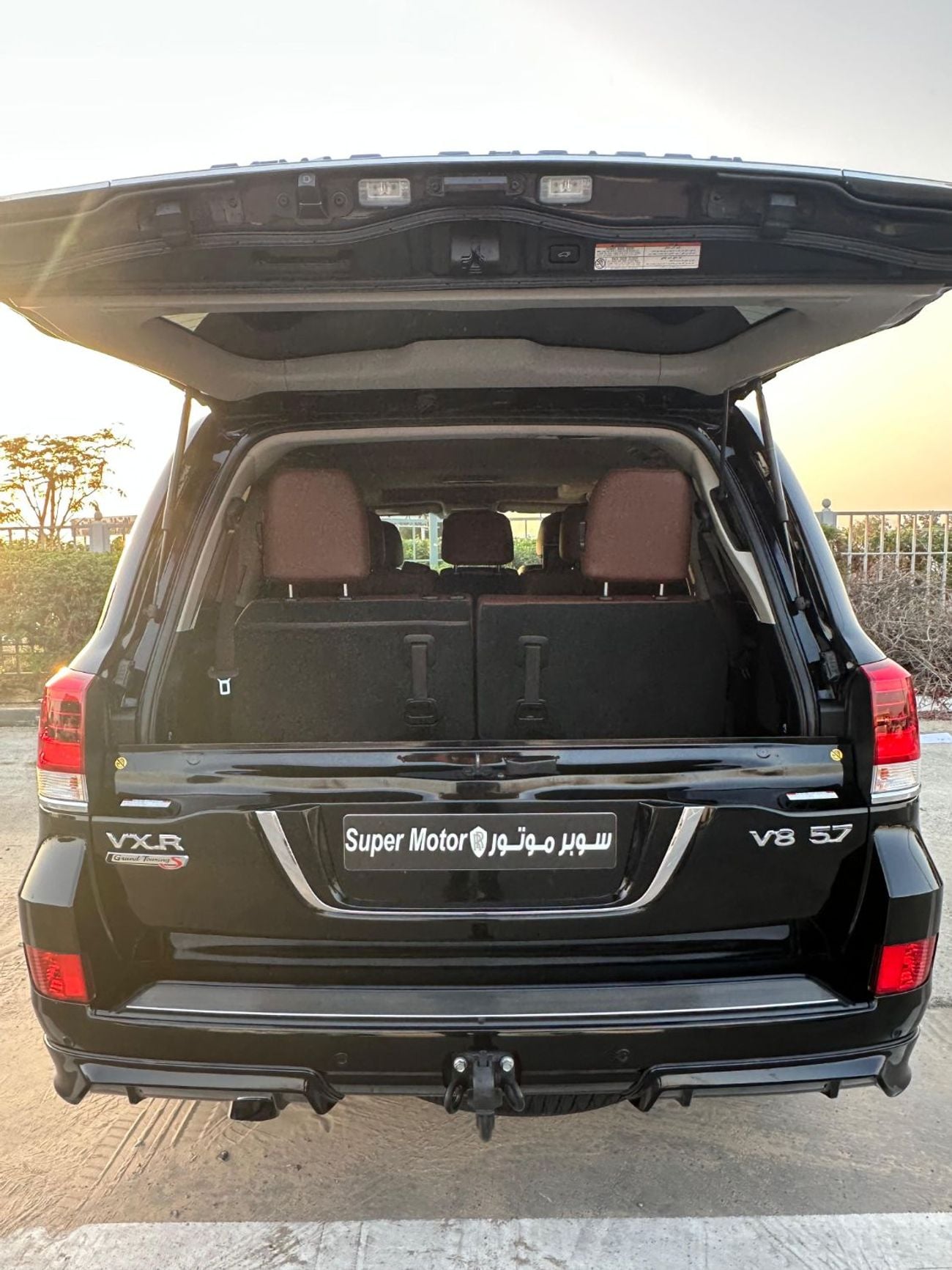 تويوتا لاند كروزر VXR GRAND TOURING V8 5.7L / GCC / VERY GOOD CONDITION / NO ACCIDENT