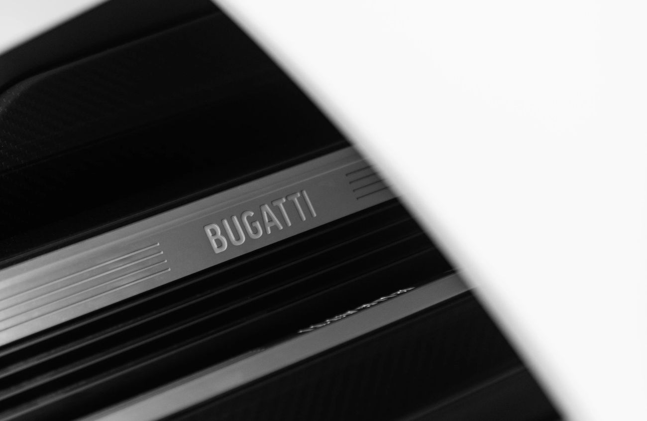 بوغاتي شيرون 8.0L W16 Quad-Turbocharged Engine