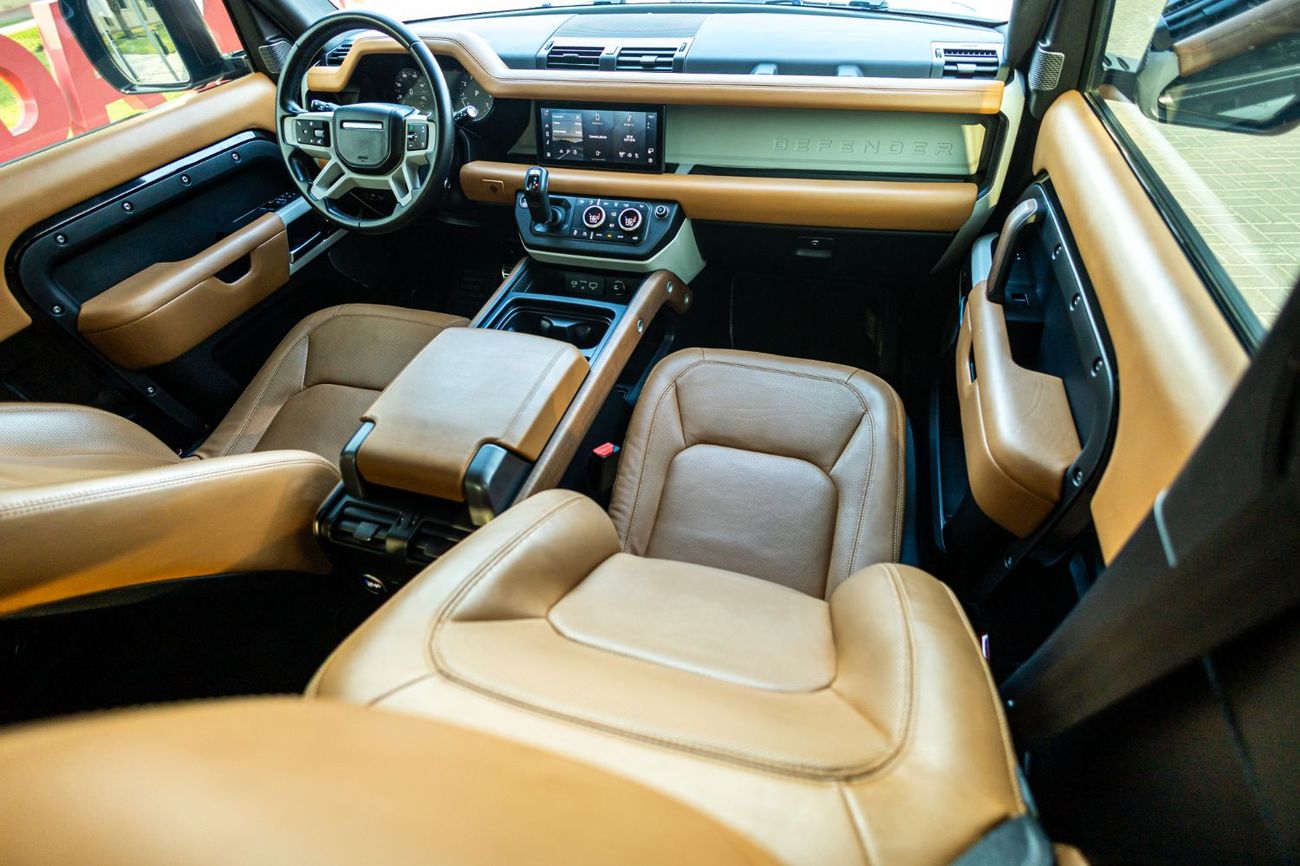 Land Rover Defender P300 90 SE 2.0L (6 Seater)