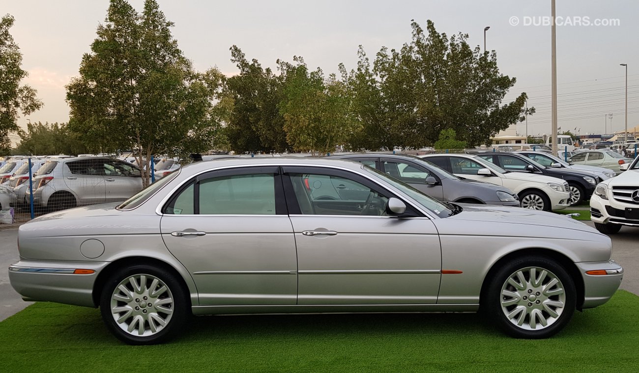 Jaguar XJ8 2004 - SUPER CLEAN - FREE ACCENTED - 91000 KM