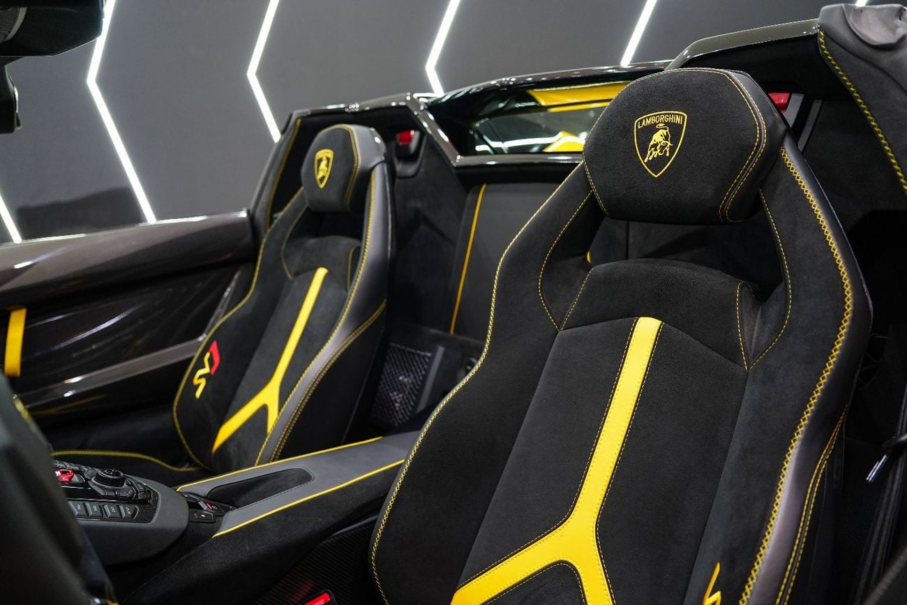 Lamborghini Aventador Roadster SVJ, 1 of 800, Full Carbon Fiber Package, Very Low KM!!