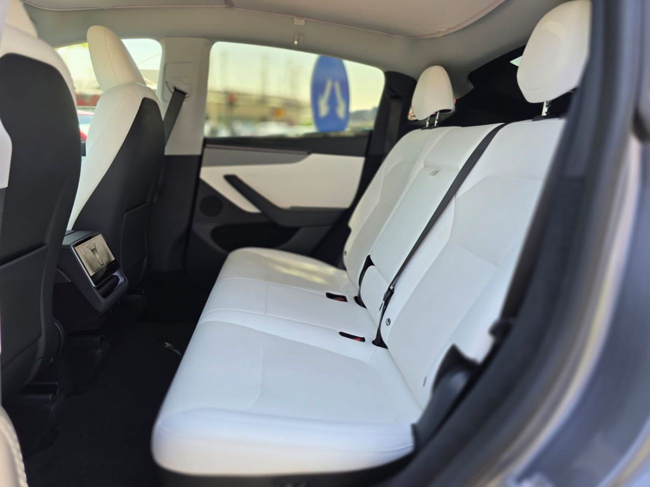Tesla Model Y LONG RANGE AWD 2025 GCC LOW MILEAGE WITH 8 YEARS TESLA DUBAI AGENCY WARRANTY IN MINT CONDITION