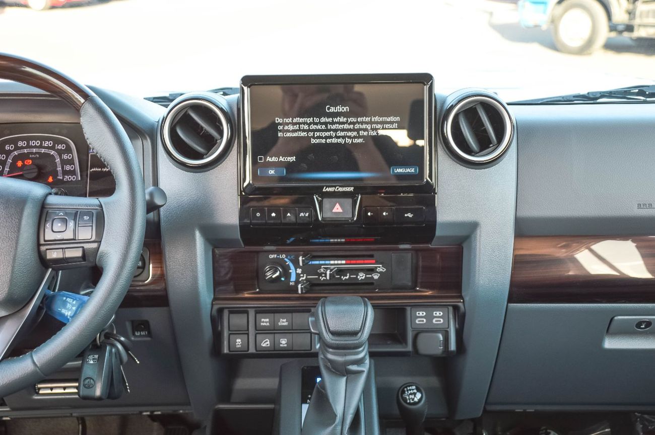 Toyota Land Cruiser 70 TOYOTA LAND CRUISER 76 2.8L 4WD SUV 2025