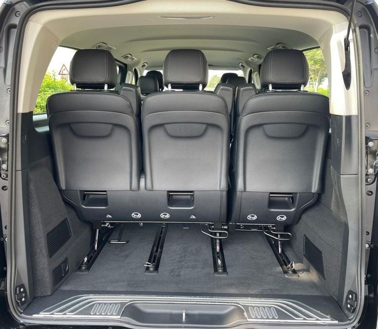 Mercedes-Benz V 300 Avantgarde 5 years Warranty 2025 GCC