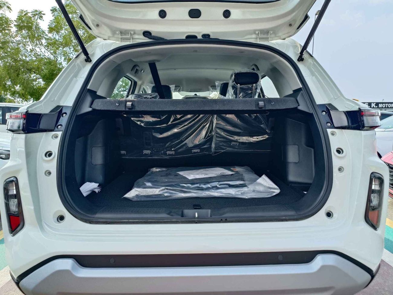 Suzuki Grand Vitara GLX / HYBRID / DOUBLE TONE / 1.5L V4 /  "9" DISPLAY / 360* CAMERA / HEADUP DISPLAY (CODE # GVHB4X2F)