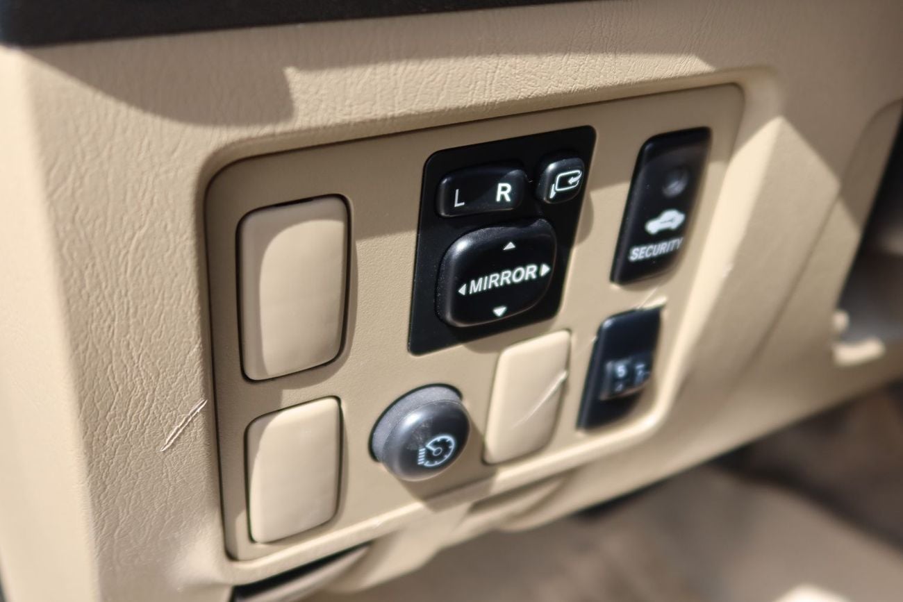 تويوتا فورتونر SR5 2.7L