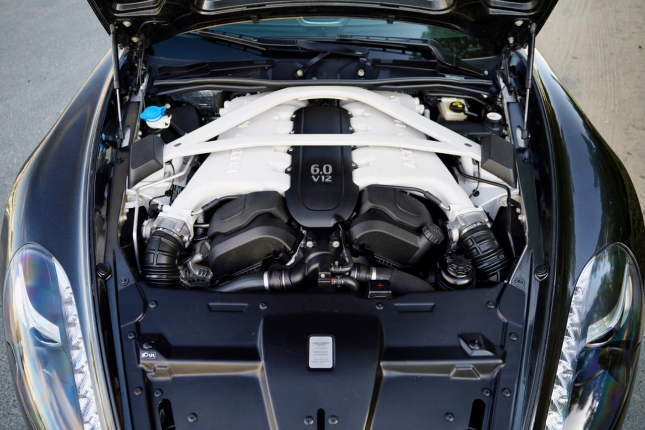 Aston Martin Vanquish Aston Martin Vanquish Carbon Black