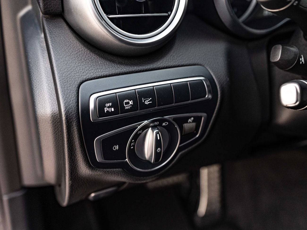 Mercedes-Benz C 63 AMG Std 4.0L Sedan